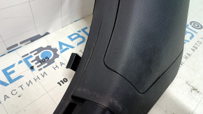 Накладка передней стойки левая нижняя Mazda 3 14-18 BM черная, царапины, затерта
