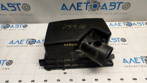 Верхня кришка корпусу повітряного фільтра Toyota Camry v55 15-17 2.5 usa без витратоміра, подряпини, зламана кромка