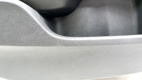Крупный план нижней части обшивки двери Honda Insight 2019-2022.