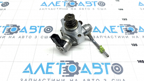 Деталь ТНВД Honda Accord 18-22, крупный план разъёма для подключения с четкой маркировкой.