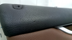 Обшивка двери карточка передняя левая BMW X5 F15 14-18 черная, вставка кожа коричневая TERRA, без шторки, подлокотник кожа коричневая, накладка под дерево, с ручкой, царапины, примятости, тычки