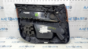 Крупный план кожи подлокотника на обшивке двери передней правой BMW X5 F15