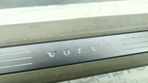 Накладка порога передняя правая внутренняя Volvo XC90 16-25 серая с хром вставкой с подсветкой, царапины, под чистку