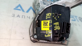 Фрагмент кнопок управления Hyundai Elantra AD, заметна потертость и царапина на поверхности.