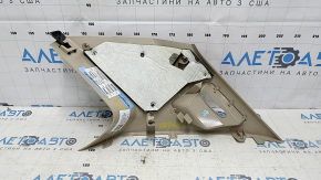 Накладка задней стойки левая для BMW X5 F15, царапины видны в районе крепления.