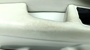 Отображение внутренней стороны двери Volvo XC90, с возможными признаками износа.