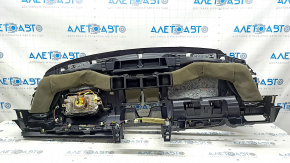 Деталь торпедо от Toyota Camry V55 с ржавым пиропатроном