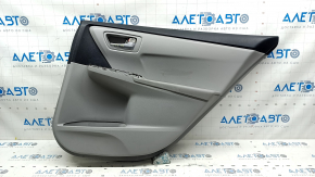 Обшивка двери карточка задняя правая Toyota Camry v55 15-17 usa серая, верх черный, подлокотник серая кожа, царапины, под чистку