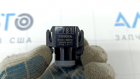 Парктроник Toyota Prius 2016-2022 года с ясным изображением разъёма