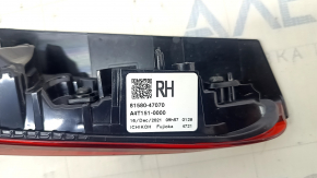 Фонарь внутренний дверь багажника правый Toyota Prius 50 19-22