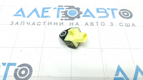 Датчик подушки безопасности в центральной стойке правый Toyota Prius 50 21-22