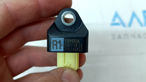 Датчик подушки безопасности в центральной стойке левый Toyota Sienna 21-26