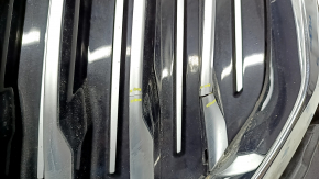 Решетка радиатора grill в сборе BMW X5 G05 19-25 с жалюзи дефлектором радиатора 3.0T с моторчиком, X-LINE, под камеру 360, хром, надломы, трещины, песок