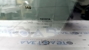 Форточка глухе скло ззаду права Toyota Sienna 21-26 з хром молдингом без шторки, тонування, подряпина