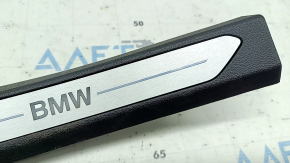 Накладка порога ззаду права BMW X5 G05 19-26 чорна з хром вставкою BMW, з підсвічуванням, подряпини