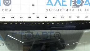 Деталь кузова Ford Fusion с обозначением 766322 на черной кромке, присутствует незначительный износ.