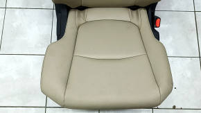 Боковой вид сидения правого ряда для Toyota Sienna с оригинальной обшивкой из бежевой кожи.