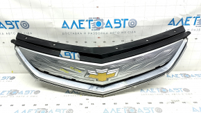 Решітка радіатора grill Chevrolet Volt 16- хром, з емблемою, пісок, тріщини
