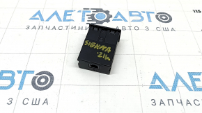 USB Hub центральной консоли Toyota Sienna 21-26 в подлокотнике