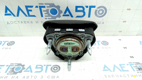 Вид сзади подушки airbag для руля Chevrolet Volt 2016-2019 с заметными следами эксплуатации и коррозией креплений