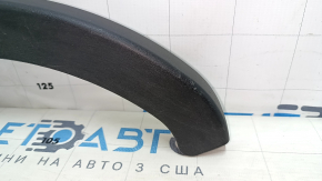 Накладка петли крышки багажника левая Cadillac ATS 13-18 черная, царапины