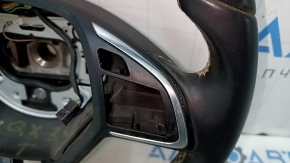 Руль Infinity QX30, показан без дефектов.