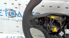 Общий вид руля Chevrolet Bolt 2017-2021, черная кожа с потертостями