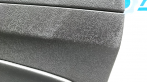 Дверь для Ford Escape, выемка и царапины на поверхности, что может потребовать внимания.