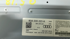 Фотография разъема усилителя акустики Audi Q5, подробный вид с фокусом на соединение.