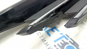 Решетка переднего бампера боковая левая VW Passat b8 16-19 USA R-Line, покрашена, песок, царапины, сломано крепление