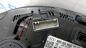 Щиток приборов Audi Q5 2018-2024 с большим дисплеем, вид сверху.