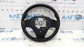 Крупный план кожаной поверхности руля Toyota Avalon, вид сбоку;