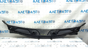 Другой ракурс решетки дворников с акцентом на надрывы для BMW X1 F48 2016-2022.