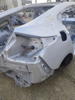 Общий вид задней правой четверти кузова серебристого Chevrolet Volt 16-19, состояние хорошее