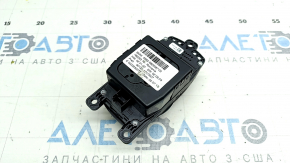 Деталь управления мультимедийной системой BMW X1 F48, вид сзади, видно состояние разъема.