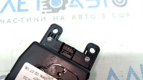 Крупный план джойстика управления мультимедиа для BMW X1 F48, вид спереди, акцент на элемент управления.