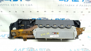 Ржавчина на пиропатроне подушки безопасности коленной пассажира Toyota Camry 2018-2024