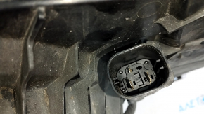 Диффузор кожух радиатора в сборе BMW X1 F48 16-19 B46 850W, 20-22 RWD B46 850W, сломано крепление