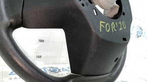 Детальный снимок руля Subaru Forester, показывающий следы использования.