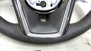 Общий вид рулевого колеса Chevrolet Volt 2011-2015, заметны следы эксплуатации и отсутствие кнопок.