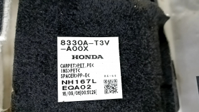 Покрытие пола Honda Accord, с нормальным уровнем износа, в хорошем состоянии.