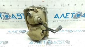 Поворотник левый Toyota Prius 30 13-15 рест, песок, царапины