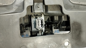 Крупным планом разъём управления на дефлекторе радиатора, подходит для Ford Fusion mk5 2013-2020.
