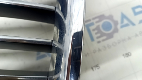 Решетка радиатора grill правая BMW 5 F10 14-16 хром, Base, трещины в креплениях, тычки, песок