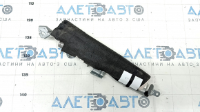 Крупный план подключения подушки безопасности airbag для переднего правого сиденья Volvo XC60 2018-2026.