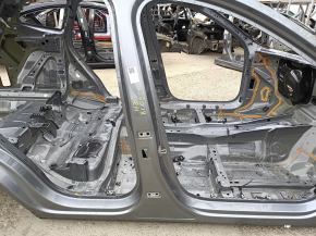 Стойка кузова центральная правая Volvo XC60 18-26 на кузове