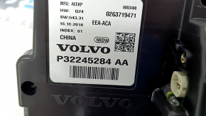 Передняя панель щитка приборов Volvo, в целом без повреждений