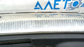 Салонная накладка багажника Audi Q7 2016-2026, защищенная пленкой, с оригинальной маркировкой.
