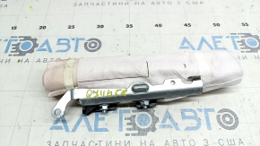 Крупный план разъема подушки безопасности Audi Q7, всё в исправном состоянии