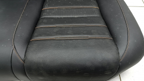 Крышка заднего сидения с загрязнениями от Honda CR-V 2023-2026, вид сзади.